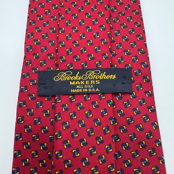 Brooks Brothers Red Silk Tie Knots Geometric Pattern Made in USA 60" - Picture 2 of 3